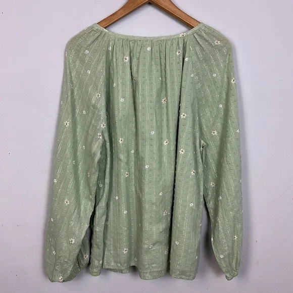 STYLE & CO Green Cotton Metallic ThreadTassel-Tie Peasant Top - Picture 6 of 7